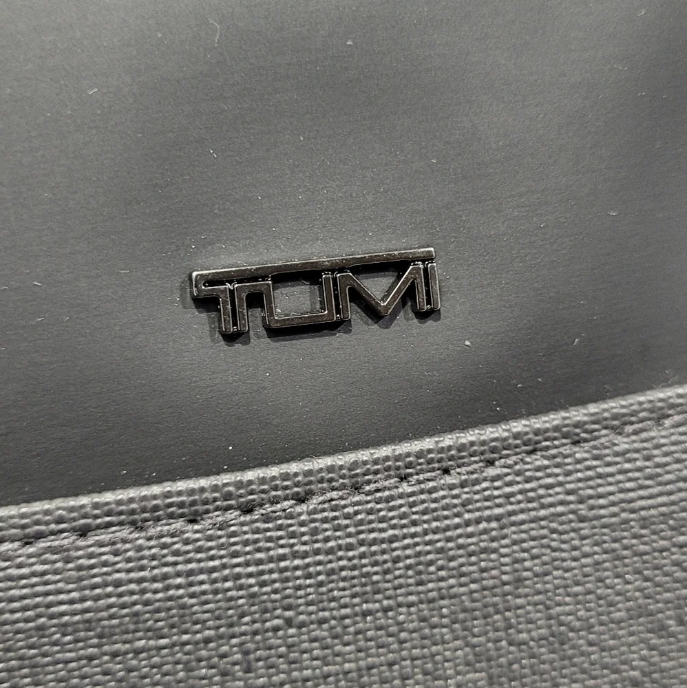 TUMI DELTA GREY VINYL CANVAS ZIP TOP SMALL MAKE UP COSMETIC TOILETRY TRAVEL BAG